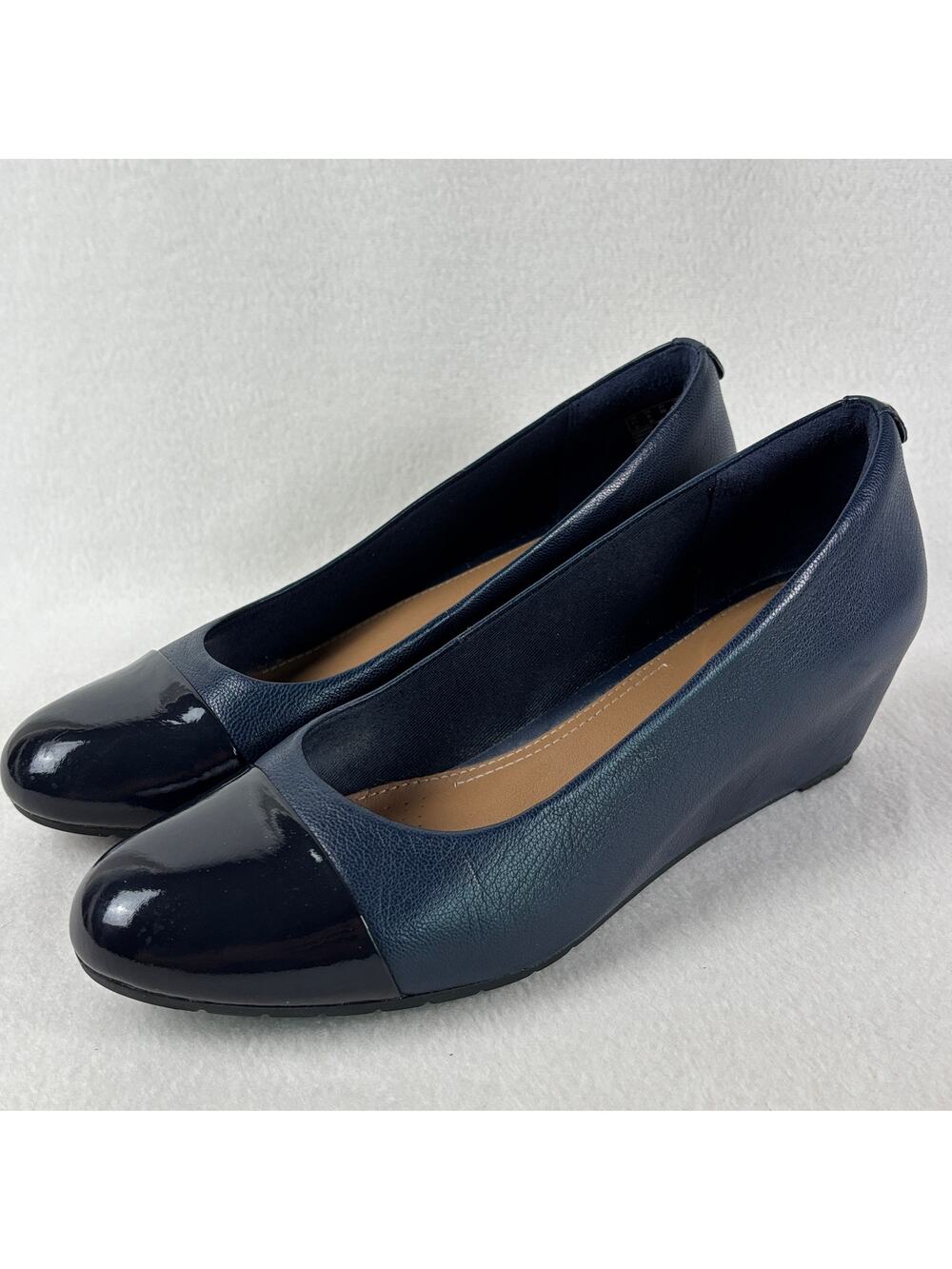 Clarks Artisan Vendra Dune Navy Blue Leather Wedge Pumps Patent Cap Toe Size 8
